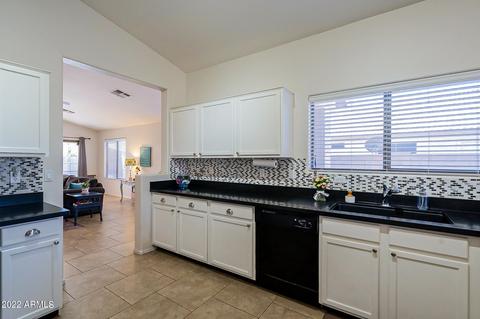 2207 E Ruby Ln, Phoenix, AZ 85024 photo 12