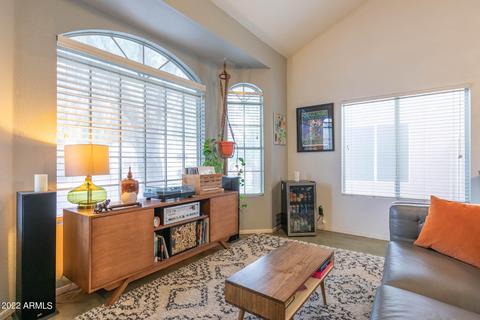 1018 S Surfside Dr, Gilbert, AZ 85233 photo 2