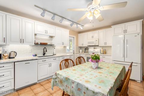 2331 E Betty Elyse Ln, Phoenix, AZ 85022 photo 9