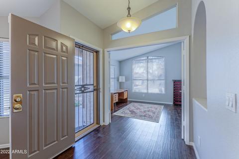 4706 E Abraham Ln, Phoenix, AZ 85050 photo 2