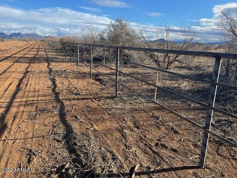 072 W Long Rifle Rd # D, Aguila, AZ 85320