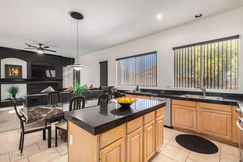108 E Mesquite Ct, Gilbert, AZ 85296 photo 4