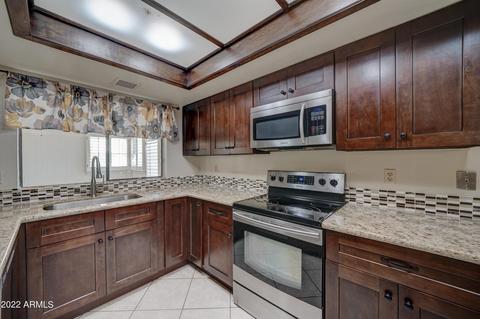 111 Echo Ln, Phoenix, AZ 85020 photo 12
