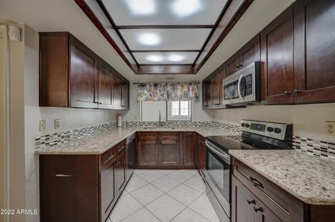 111 Echo Ln, Phoenix, AZ 85020 photo 9