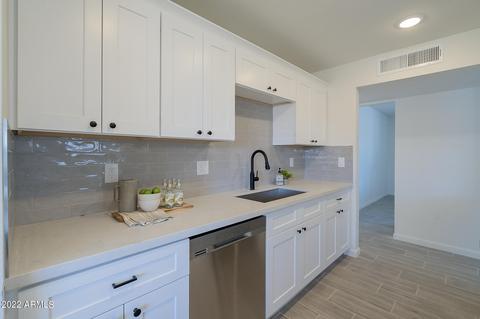2415 W Freeway Ln, Phoenix, AZ 85021 photo 16