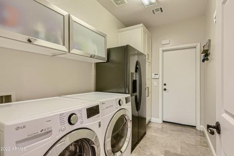 3955 E Crest Ln, Phoenix, AZ 85050 photo 14