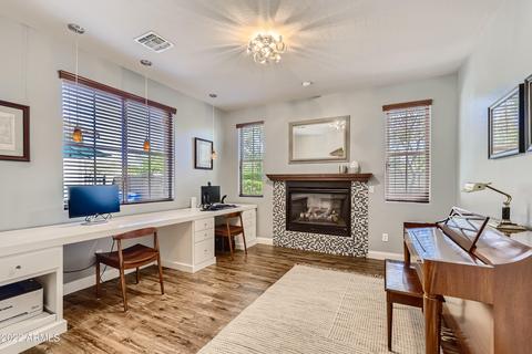 3955 E Crest Ln, Phoenix, AZ 85050 photo 4