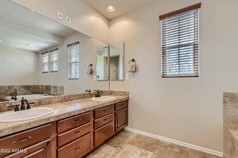 3955 E Crest Ln, Phoenix, AZ 85050 photo 20