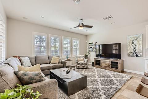 3955 E Crest Ln, Phoenix, AZ 85050 photo 11