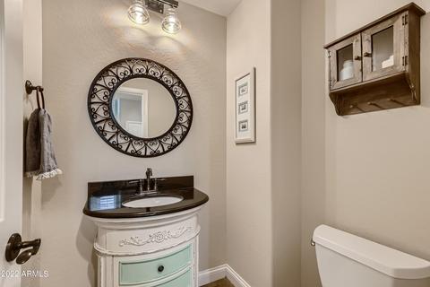 3955 E Crest Ln, Phoenix, AZ 85050 photo 12