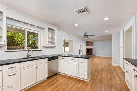 216 E Glenn Dr, Phoenix, AZ 85020 photo 9