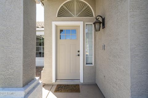 904 S Dolphin Dr, Gilbert, AZ 85233 photo 2