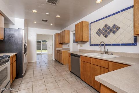 3751 E Clarendon Ave, Phoenix, AZ 85018 photo 4