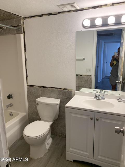 8154 W Heatherbrae Dr, Phoenix, AZ 85033 photo 5