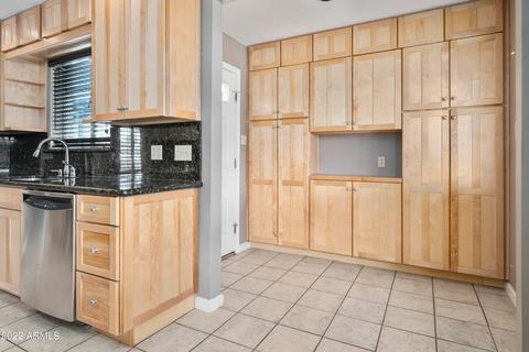 933 E Berridge Ln, Phoenix, AZ 85014 photo 10