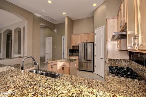4915 E Patrick Ln, Phoenix, AZ 85054 photo 2