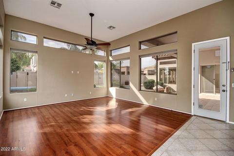 4915 E Patrick Ln, Phoenix, AZ 85054 photo 3