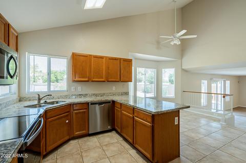 2546 E Taro Ln, Phoenix, AZ 85050 photo 3