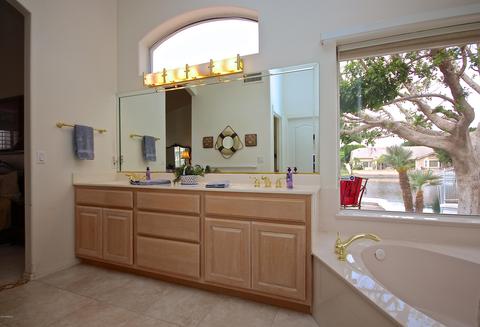 1902 E Willow Tree Ct, Gilbert, AZ 85234 photo 32