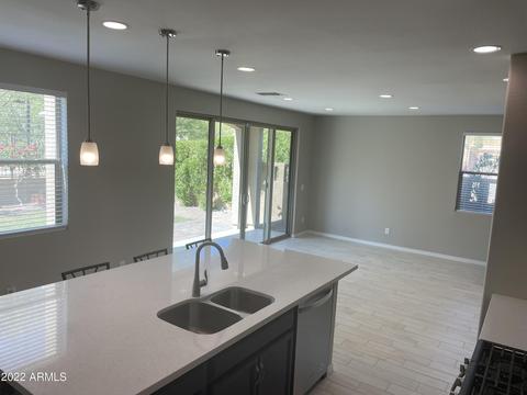 3813 E Branham Ln, Phoenix, AZ 85042 photo 8