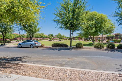 2924 S Cole Dr, Gilbert, AZ 85295 photo 5