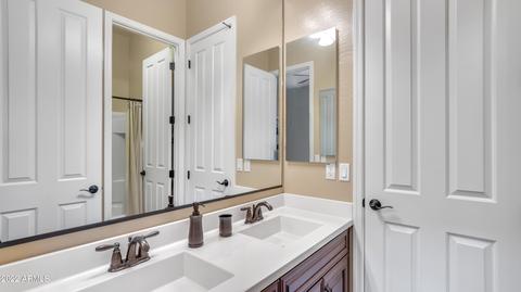 872 E Parkview Dr, Gilbert, AZ 85295 photo 9