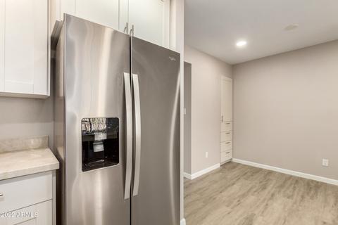 1025 E Highland Ave #8, Phoenix, AZ 85014 photo 9