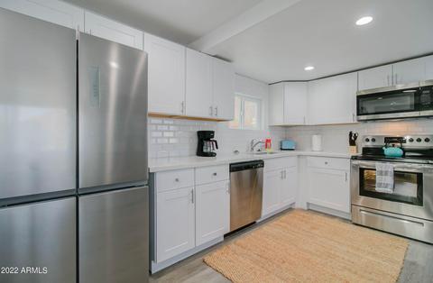 Kitchen - 263 S Sutherland St, Globe, AZ 85501 photo 4 of 5