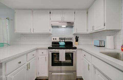 Kitchen - 263 S Sutherland St, Globe, AZ 85501 photo 2 of 5