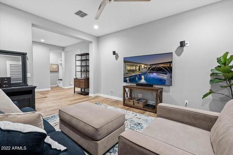 3028 E Robin Ln, Phoenix, AZ 85050 photo 8