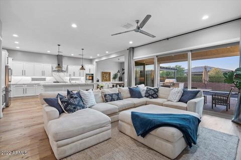 3028 E Robin Ln, Phoenix, AZ 85050 photo 9
