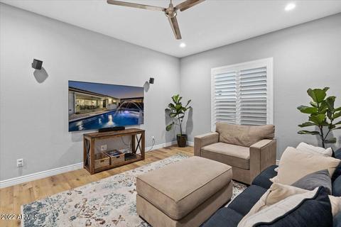 3028 E Robin Ln, Phoenix, AZ 85050 photo 7