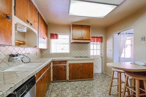 5641 N 7th Dr, Phoenix, AZ 85013 photo 9