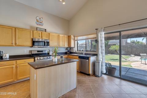 3165 E Desert Ln, Gilbert, AZ 85234 photo 12