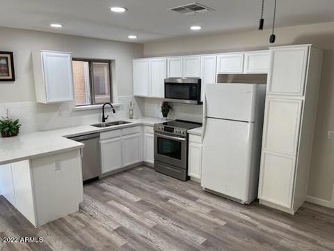 2906 Eberle Ln, Phoenix, AZ 85032 photo 1