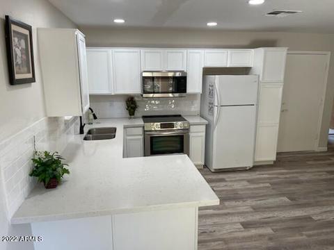 2906 Eberle Ln, Phoenix, AZ 85032 photo 2