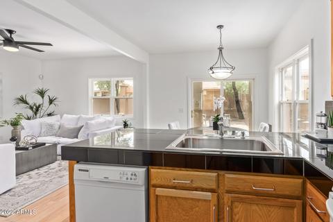 4054 E Abraham Ln, Phoenix, AZ 85050 photo 12