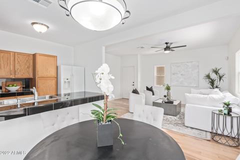 4054 E Abraham Ln, Phoenix, AZ 85050 photo 8