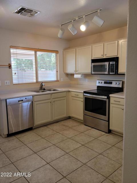 8637 E Capri Ave, Mesa, AZ 85208 photo 4