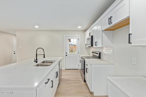 1352 E Clarendon Ave, Phoenix, AZ 85014 photo 3