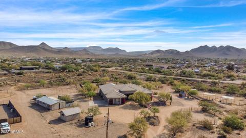 1724 E Maddock Rd, Phoenix, AZ 85086 photo 2