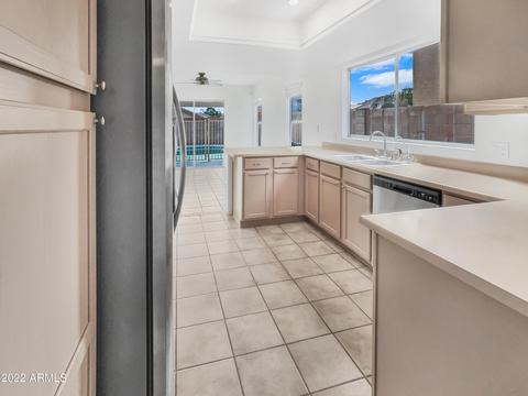 3933 E Kimberly Way, Phoenix, AZ 85050 photo 4