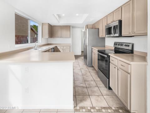 3933 E Kimberly Way, Phoenix, AZ 85050 photo 3