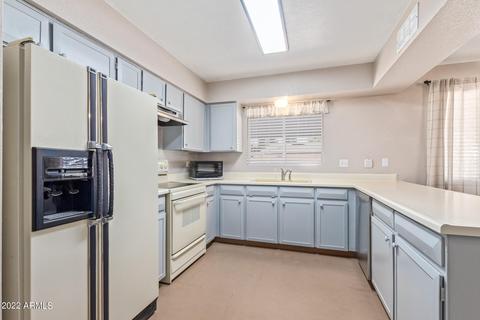 2206 E Des Moines Cir, Mesa, AZ 85213 photo 4
