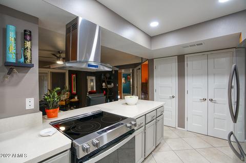944 E Lois Ln, Phoenix, AZ 85020 photo 9