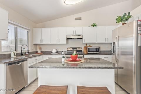 1068 S Wanda Dr, Gilbert, AZ 85296 photo 3