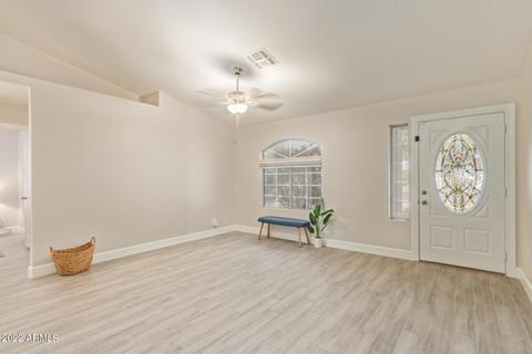 1068 S Wanda Dr, Gilbert, AZ 85296 photo 4