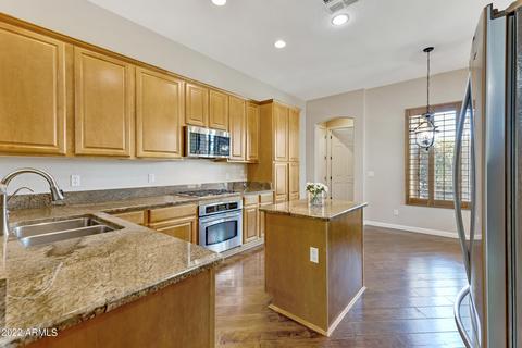 6838 S Pinehurst Dr, Gilbert, AZ 85298 photo 3