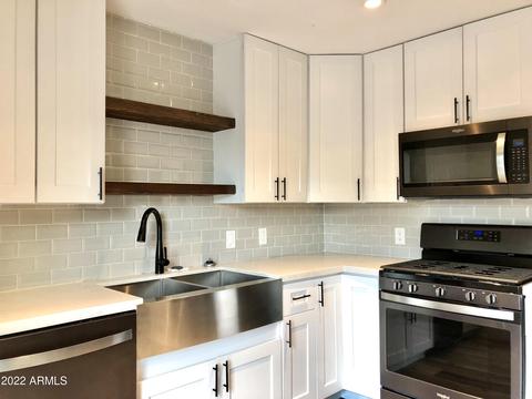 902 E Seldon Ln, Phoenix, AZ 85020 photo 4