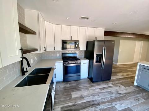 902 E Seldon Ln, Phoenix, AZ 85020 photo 2